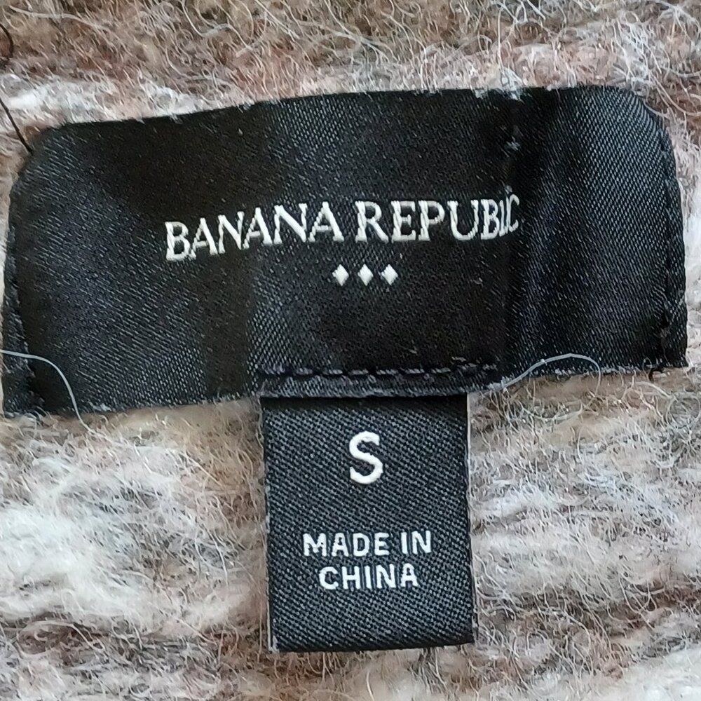EUC Beautiful Banana Republic Fuzzy Mock-Neck Sweater Size Small - Picture 5 of 6